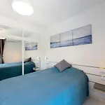 Apartman Spacious 2-bedroom With Free Parking *