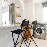 Spacious 2-bedroom With Free Parking *