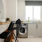 Spacious 2-bedroom With Free Parking Sitio de Calahonda