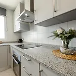 Spacious 2-bedroom With Free Parking Apartman