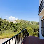 Apartman Spacious 2-bedroom With Free Parking