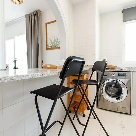 Spacious 2-bedroom With Free Parking *