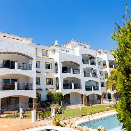 Spacious 2-bedroom With Free Parking Sitio de Calahonda