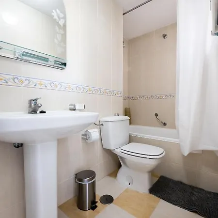 Spacious 2-bedroom With Free Parking Apartment Sitio de Calahonda