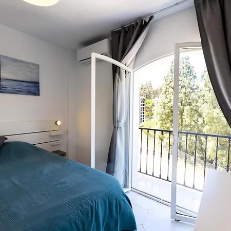 Spacious 2-bedroom With Free Parking Lejlighed