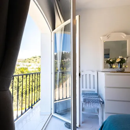 Spacious 2-bedroom With Free Parking Sitio de Calahonda