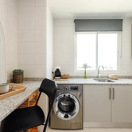 Spacious 2-bedroom With Free Parking Sitio de Calahonda