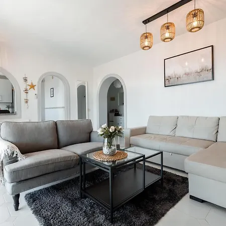 Spacious 2-bedroom With Free Parking Lejlighed *