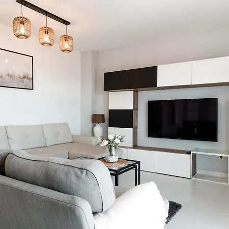Apartment Spacious 2-bedroom With Free Parking *