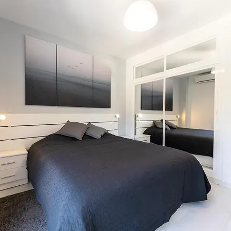 Spacious 2-bedroom With Free Parking Apartment *